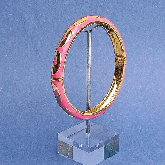 Abstract Geo Leaf Pattern Pink Enamel Hinge Bangle Skinny Bracelet Gold Tone - Picture 4 of 5